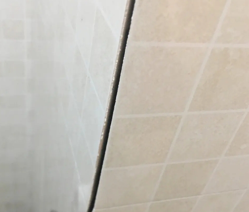 大祥瓷砖空鼓维修公司分享阳台瓷砖脱落的修复过程可以分为以下几个步骤