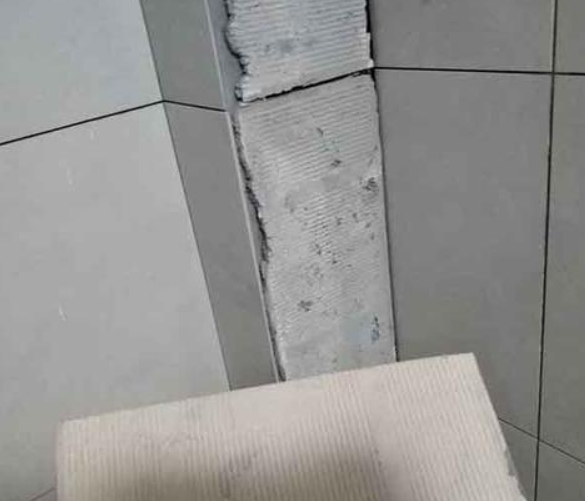 大祥瓷砖空鼓维修公司分享下厨房瓷砖脱落的补救措施。